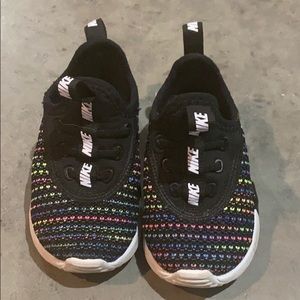 Toddler Size 5C Nike Tennis Shoes - EUC 🌈 color